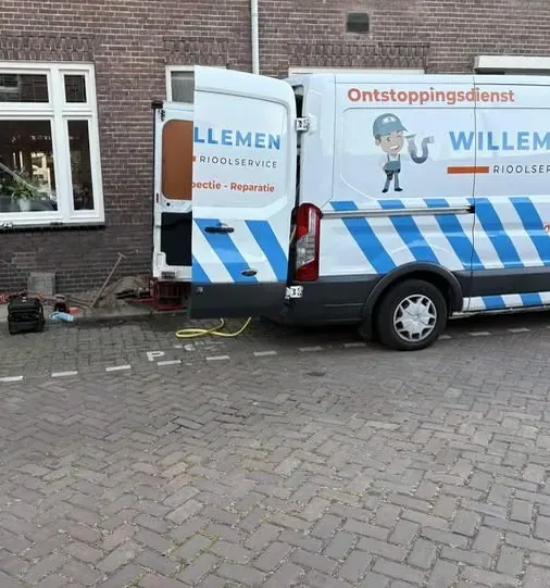 Rioolservice Willemen aan het werk in Tilburg